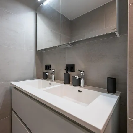 In Belgium Near Seafront & Casino, Cleaning Included Διαμέρισμα *